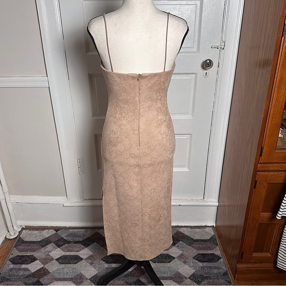 3/$20 💥 4SI3NNA Bodycon Dress Sz S‎ Neutral Muted Snakeskin Print Slit - Picture 14 of 16